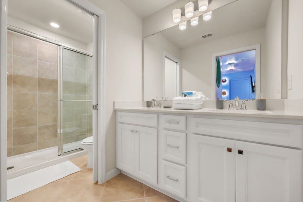 16079 Coastal Cove Lane, 8-bedroom vacation home at Windsor Cay in Clermont, FL — photo 52 of 102