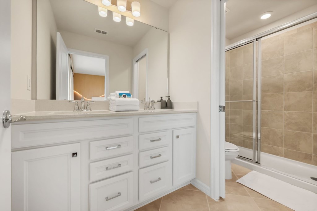 16079 Coastal Cove Lane, 8-bedroom vacation home at Windsor Cay in Clermont, FL — photo 53 of 102