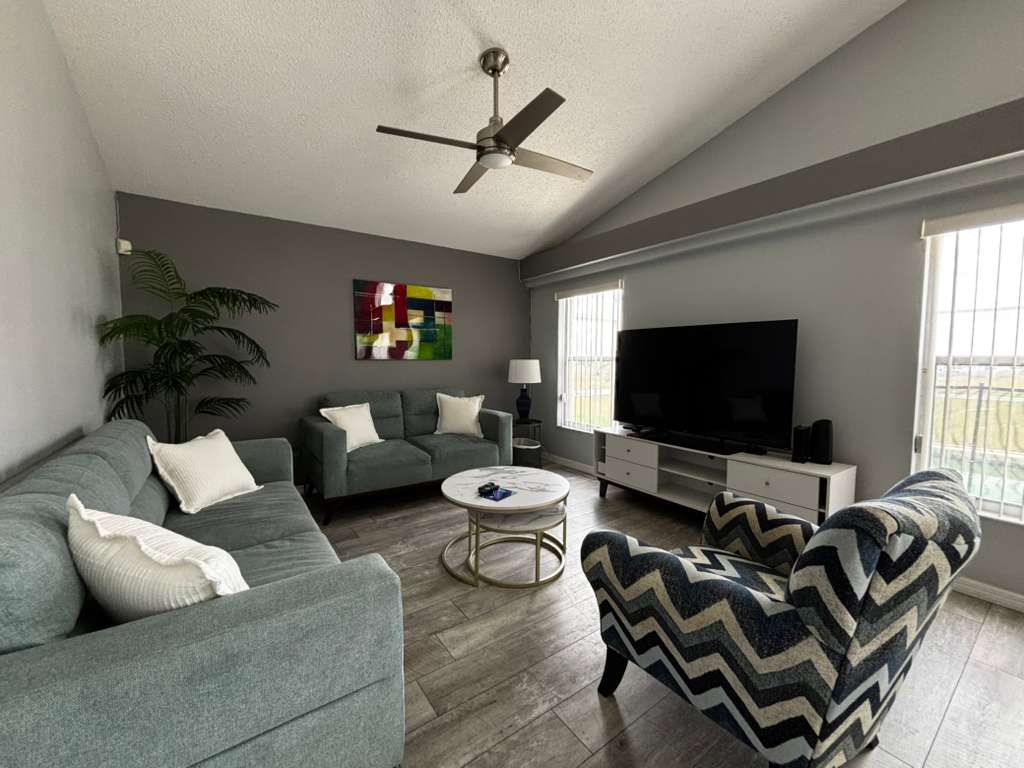 4 bedroom vacation house at Hampton Lakes - Image 2