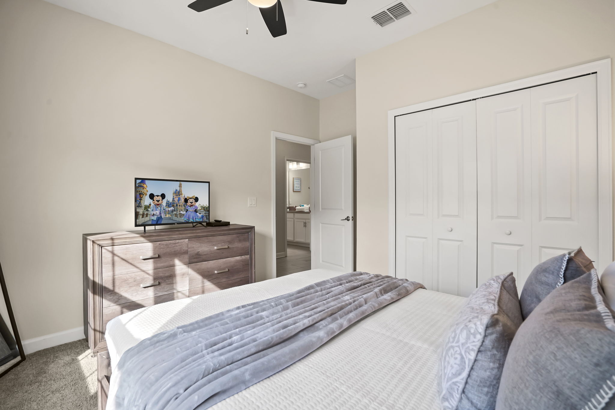 5 bedroom vacation townhouse at Storey Lake - Image 14