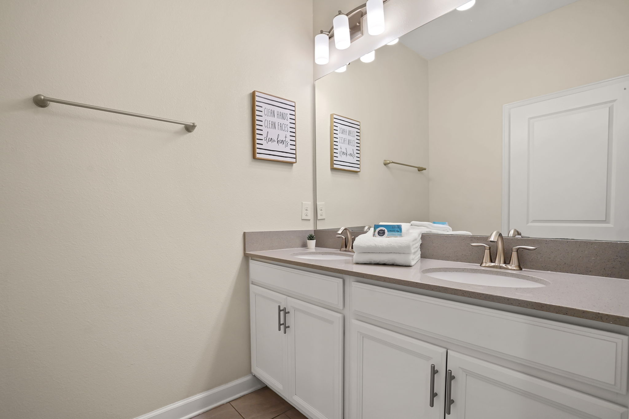5 bedroom vacation townhouse at Storey Lake - Image 25
