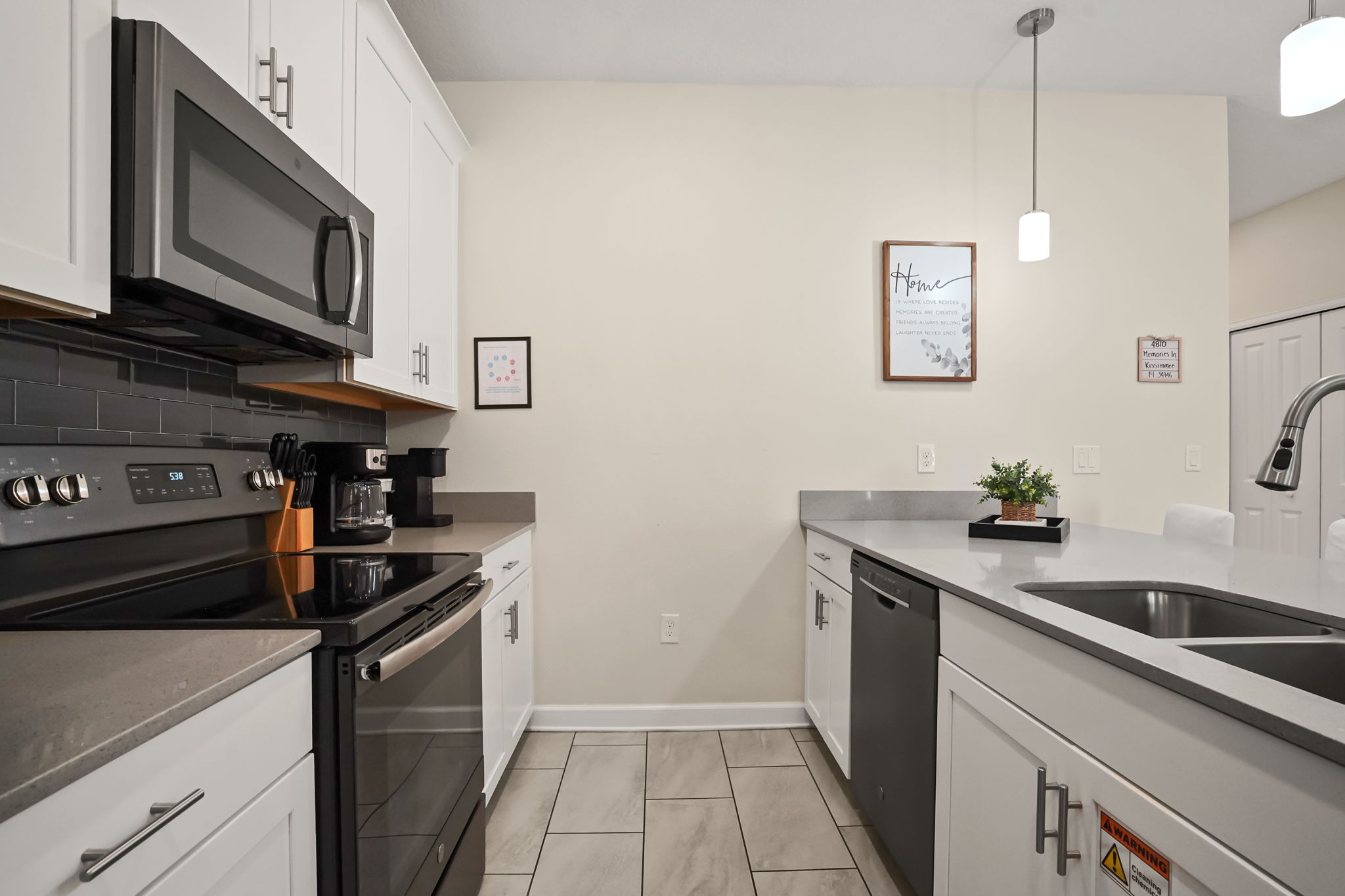 5 bedroom vacation townhouse at Storey Lake - Image 5