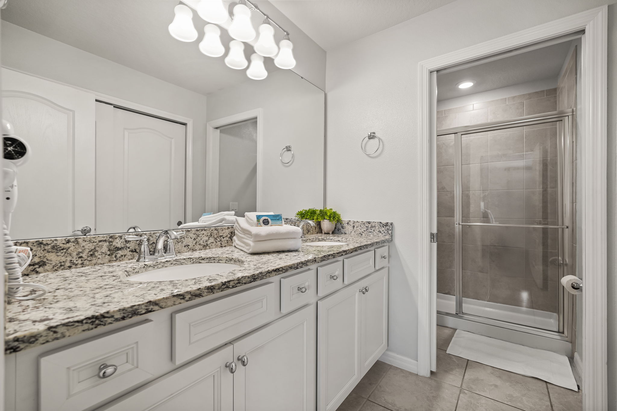5 bedroom vacation townhouse at Solterra - Image 32