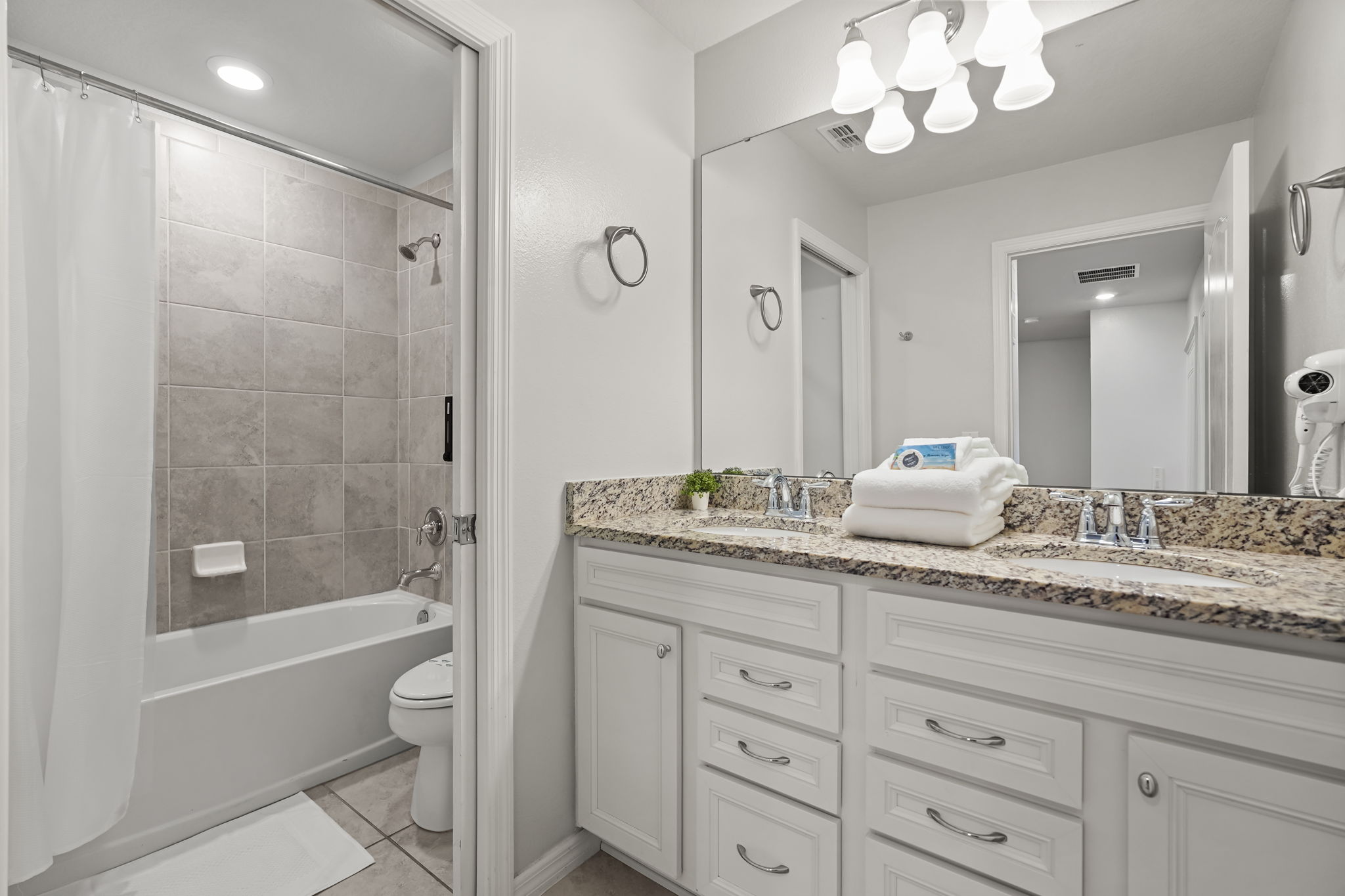 5 bedroom vacation townhouse at Solterra - Image 33
