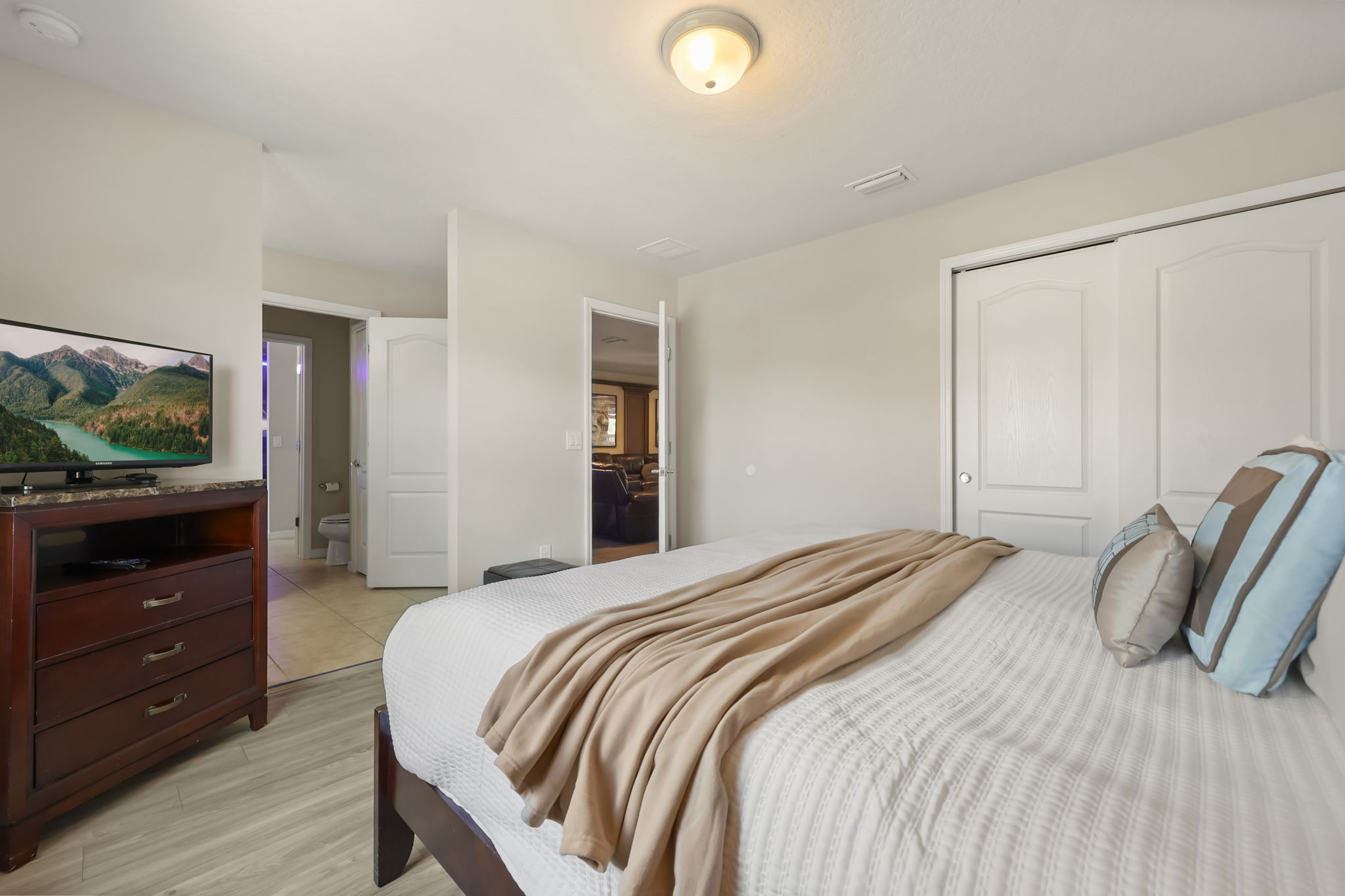 8 bedroom vacation house at Windsor at Westside - Image 15
