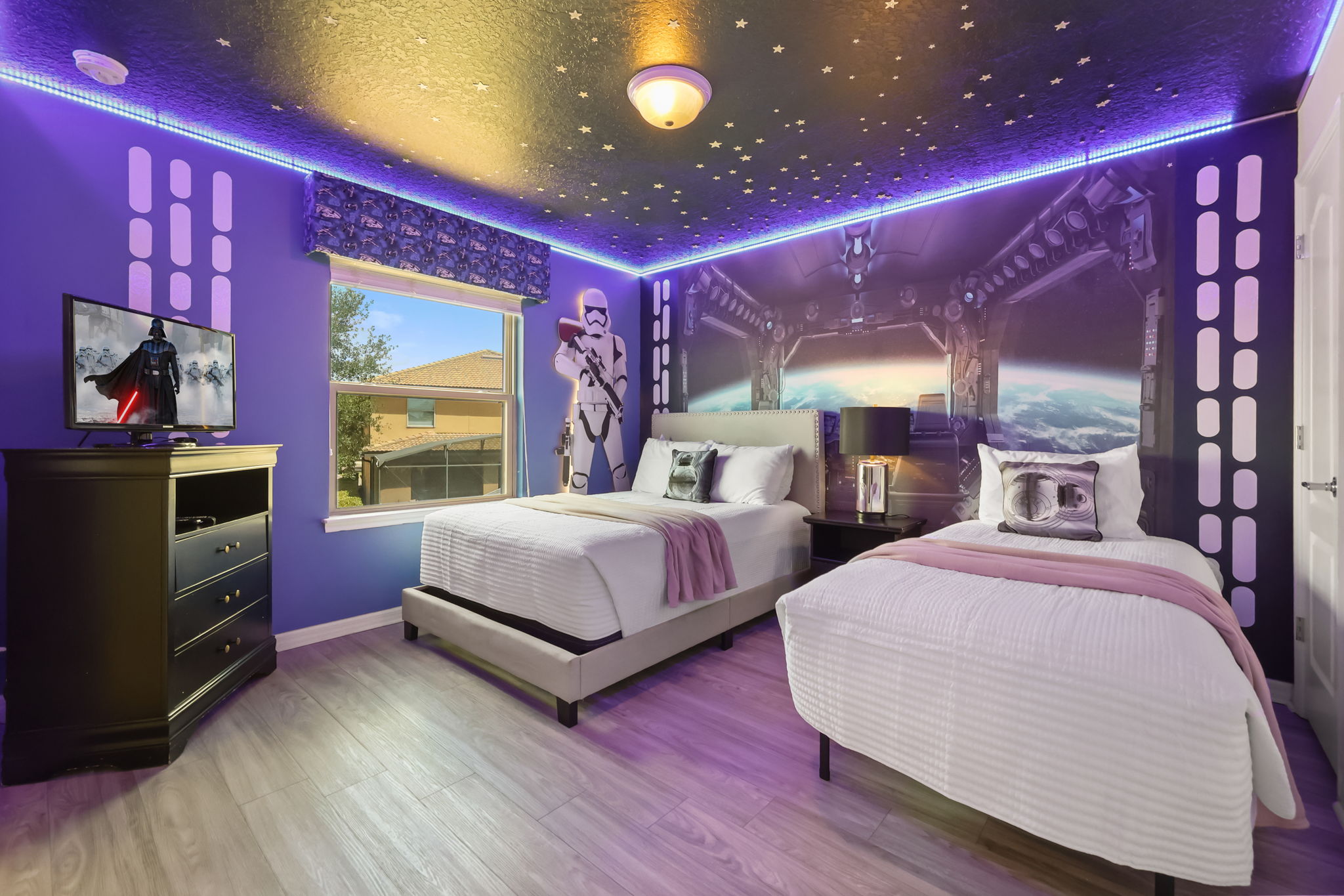 8 bedroom vacation house at Windsor at Westside - Image 1