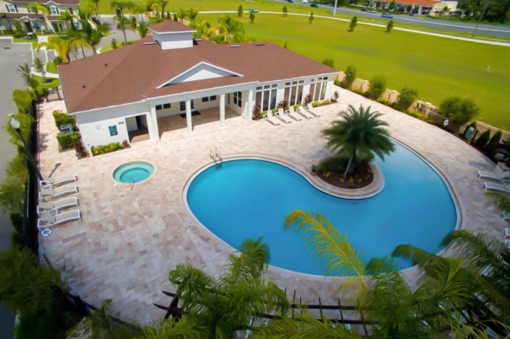 3 bedroom vacation townhouse at West Lucaya - Image 34
