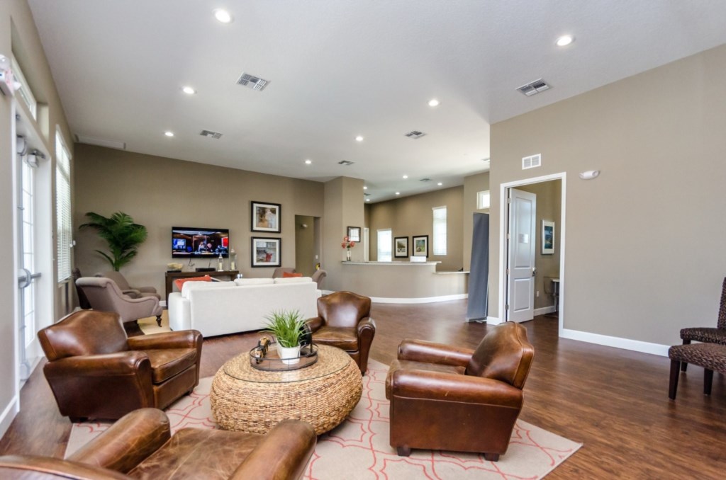 3 bedroom vacation townhouse at West Lucaya - Image 51