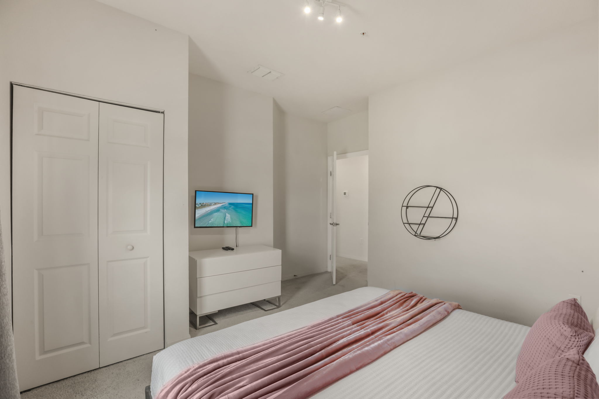 3 bedroom vacation townhouse at West Lucaya - Image 11