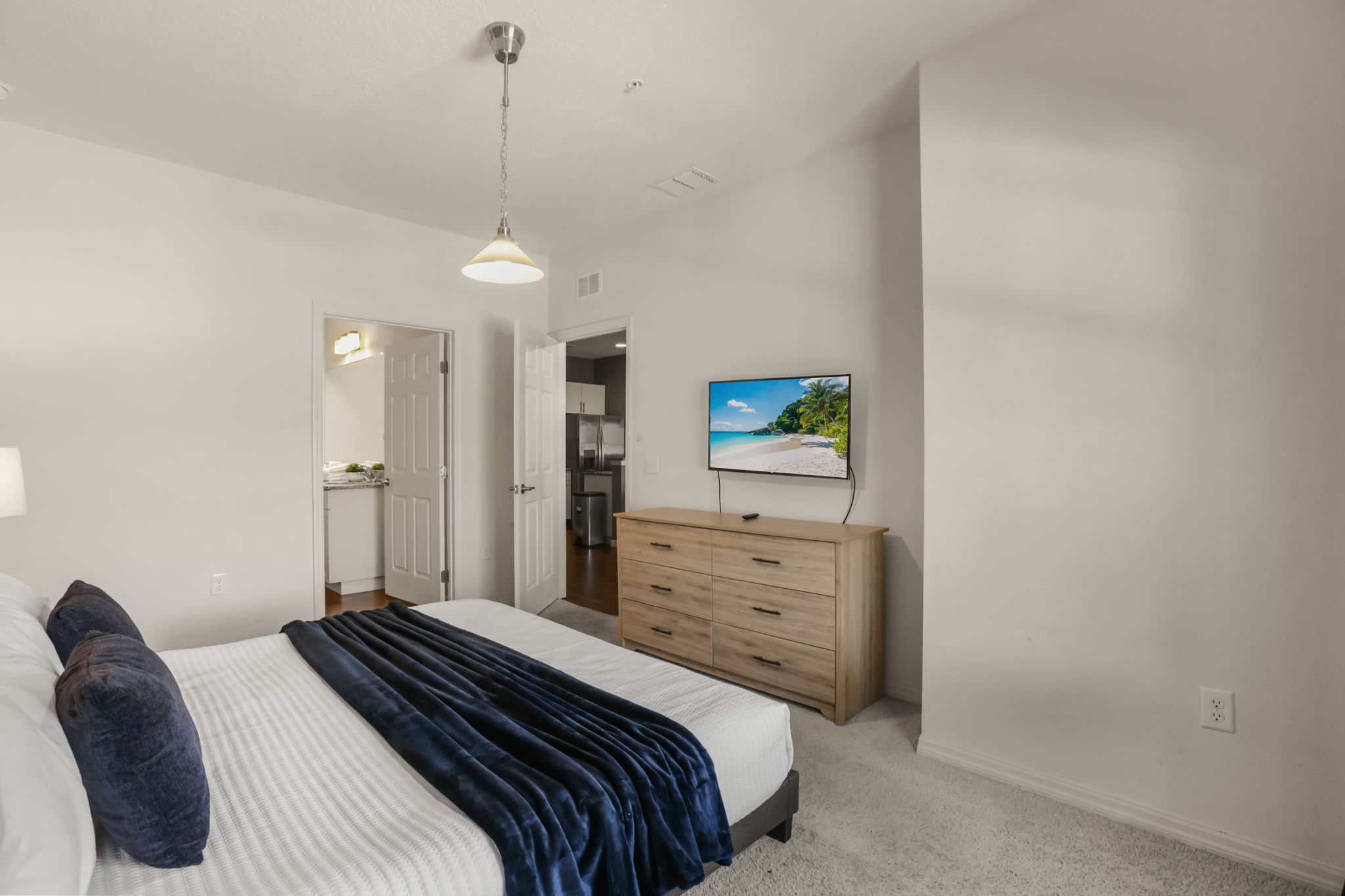 3 bedroom vacation townhouse at West Lucaya - Image 13