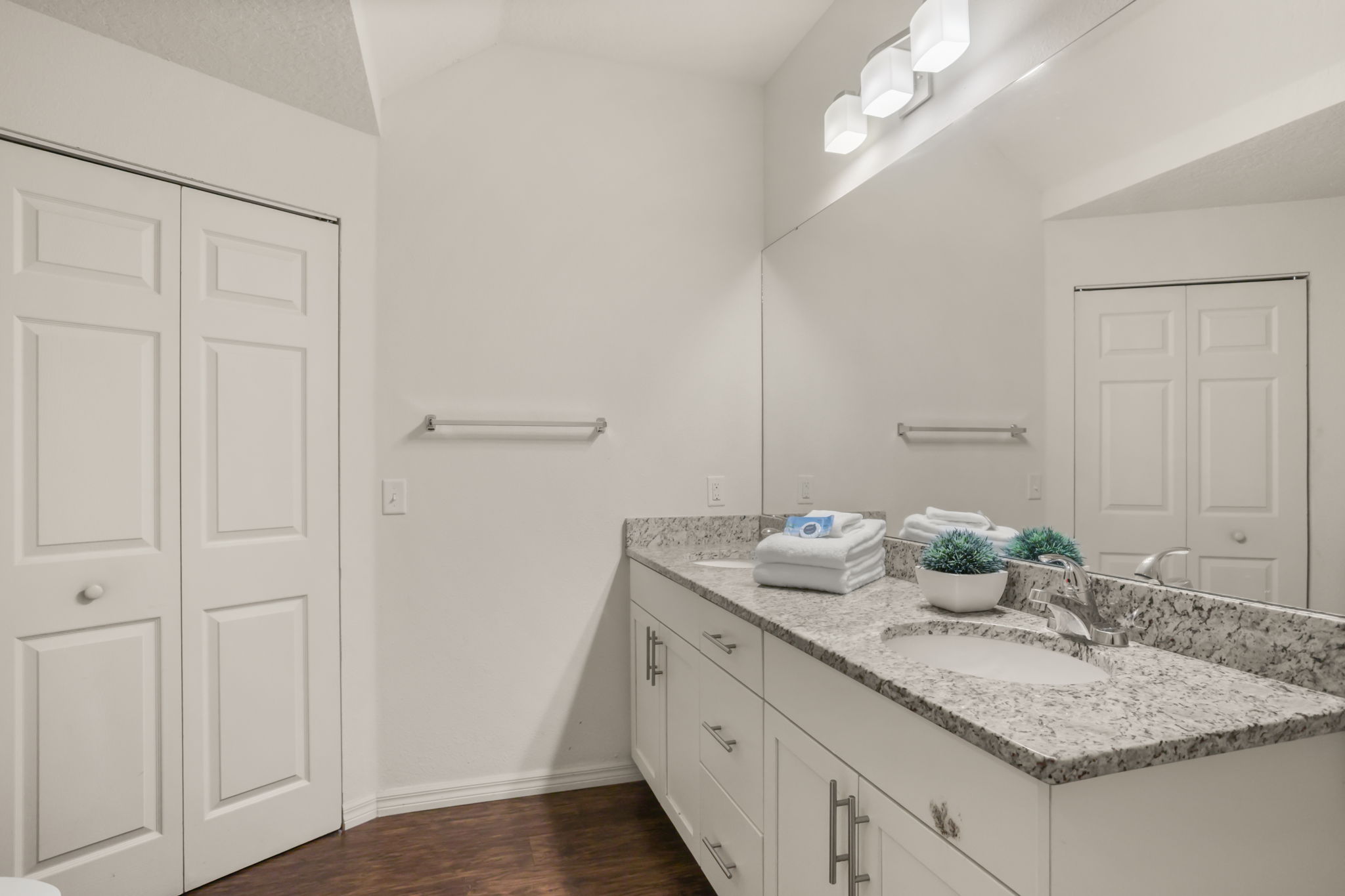3 bedroom vacation townhouse at West Lucaya - Image 16