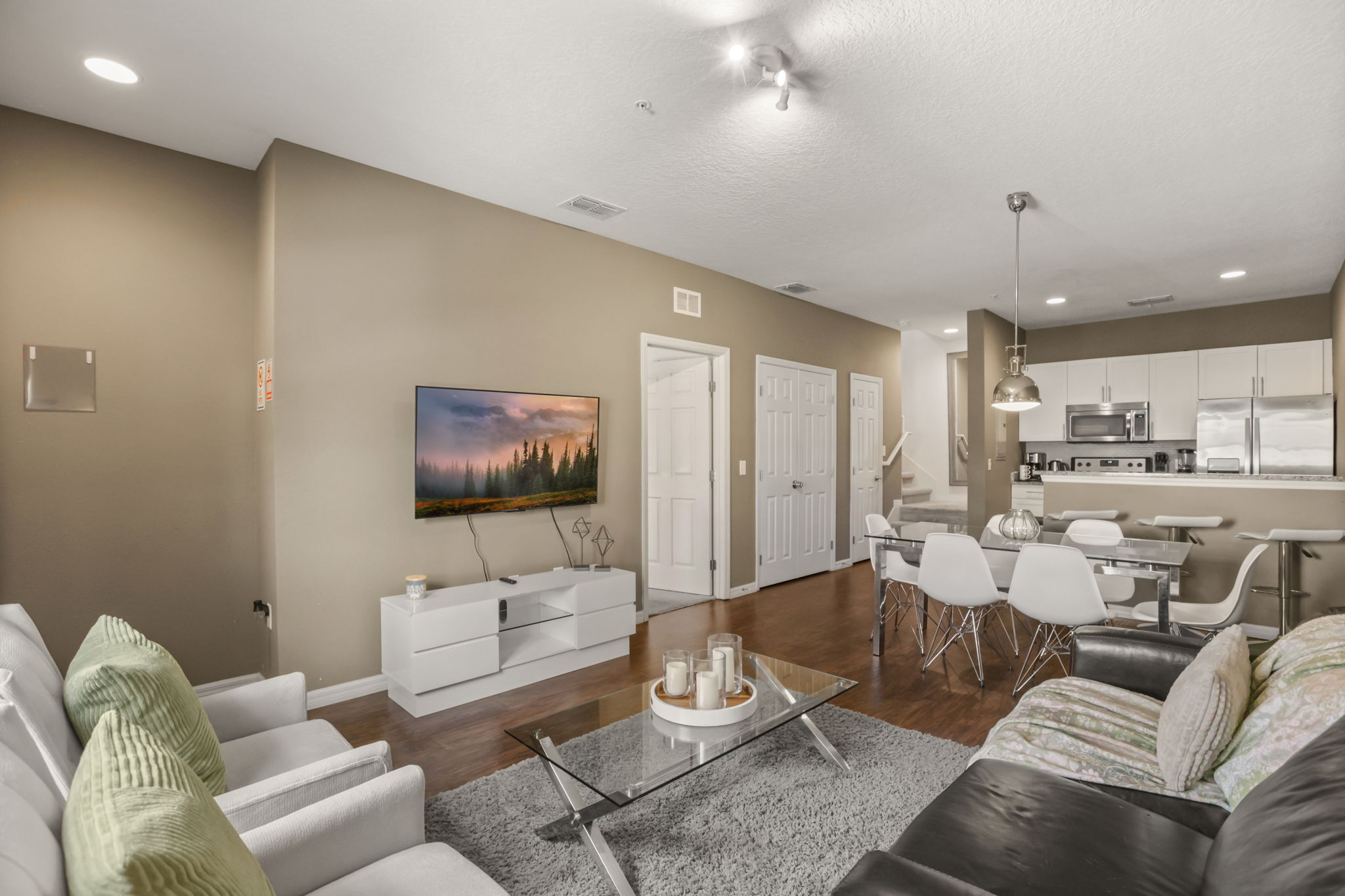3 bedroom vacation townhouse at West Lucaya - Image 2