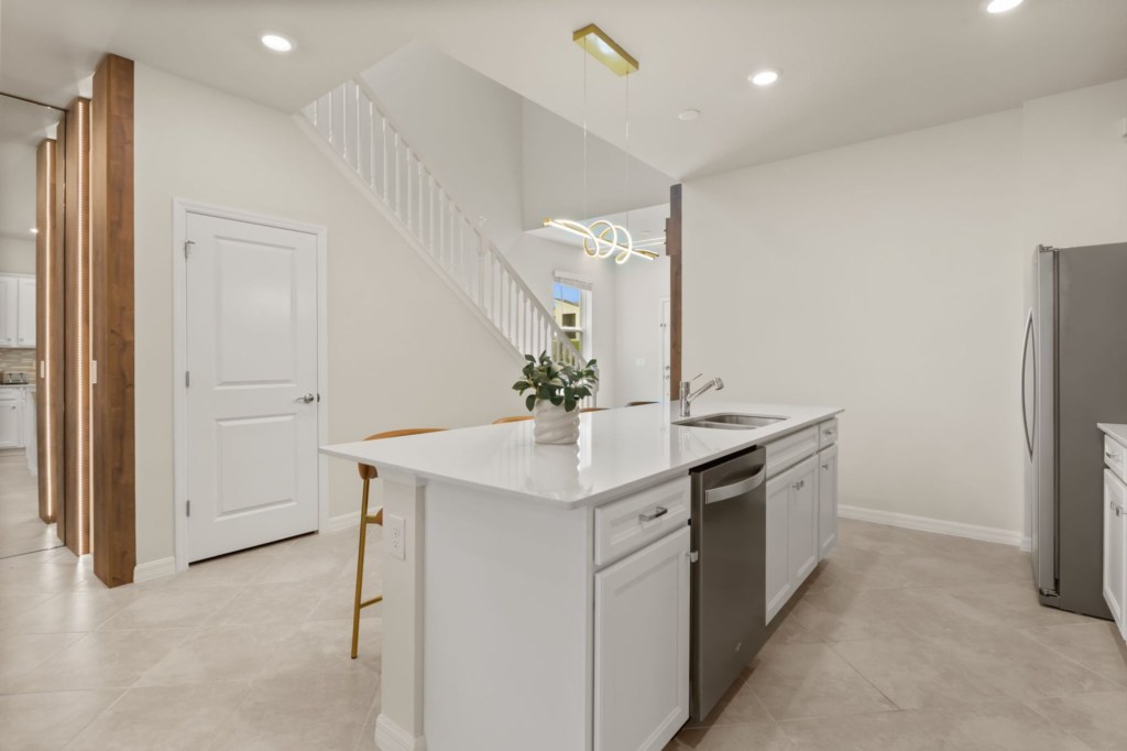 Kitchen — 1012 Breezy Palms Way, photo 38 of 110