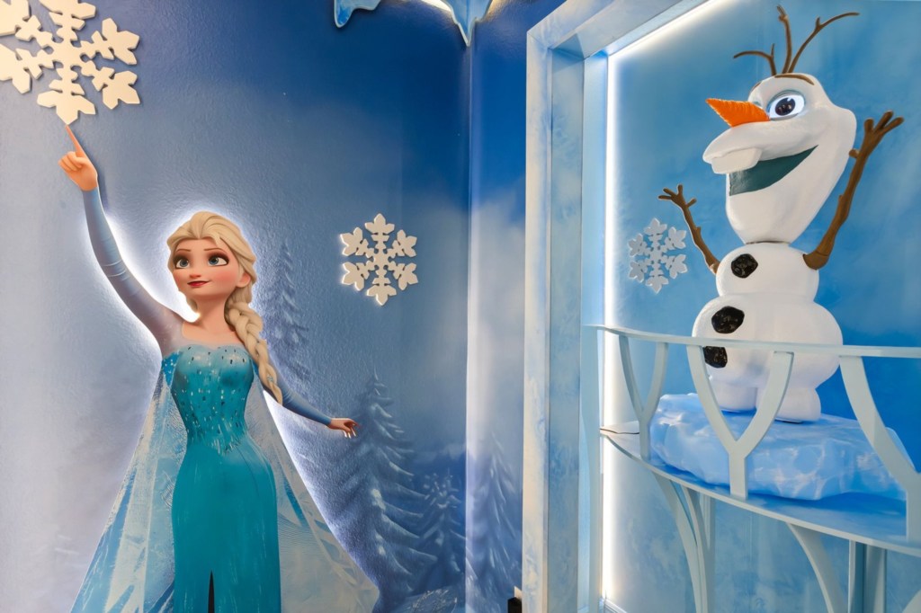 Frozen-Themed Bedroom — 1012 Breezy Palms Way, photo 21 of 110