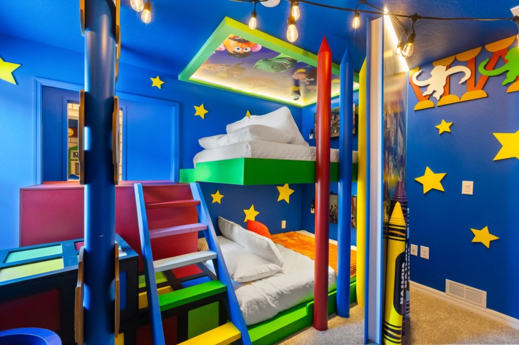 Toy Story-Themed Bedroom — 1012 Breezy Palms Way, photo 3 of 110