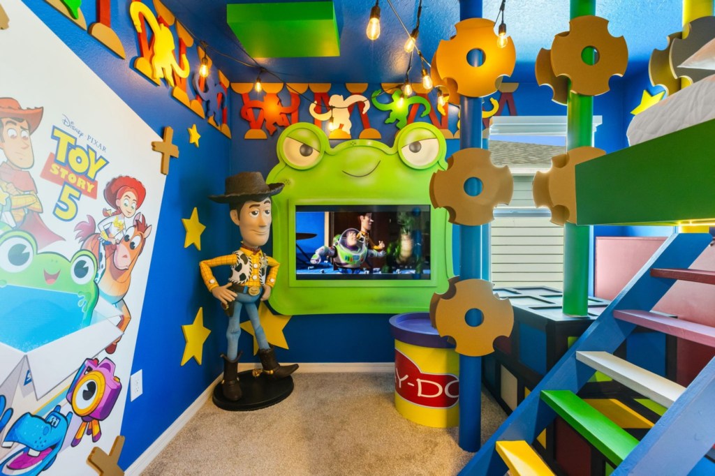 Toy Story-Themed Bedroom — 1012 Breezy Palms Way, photo 4 of 110