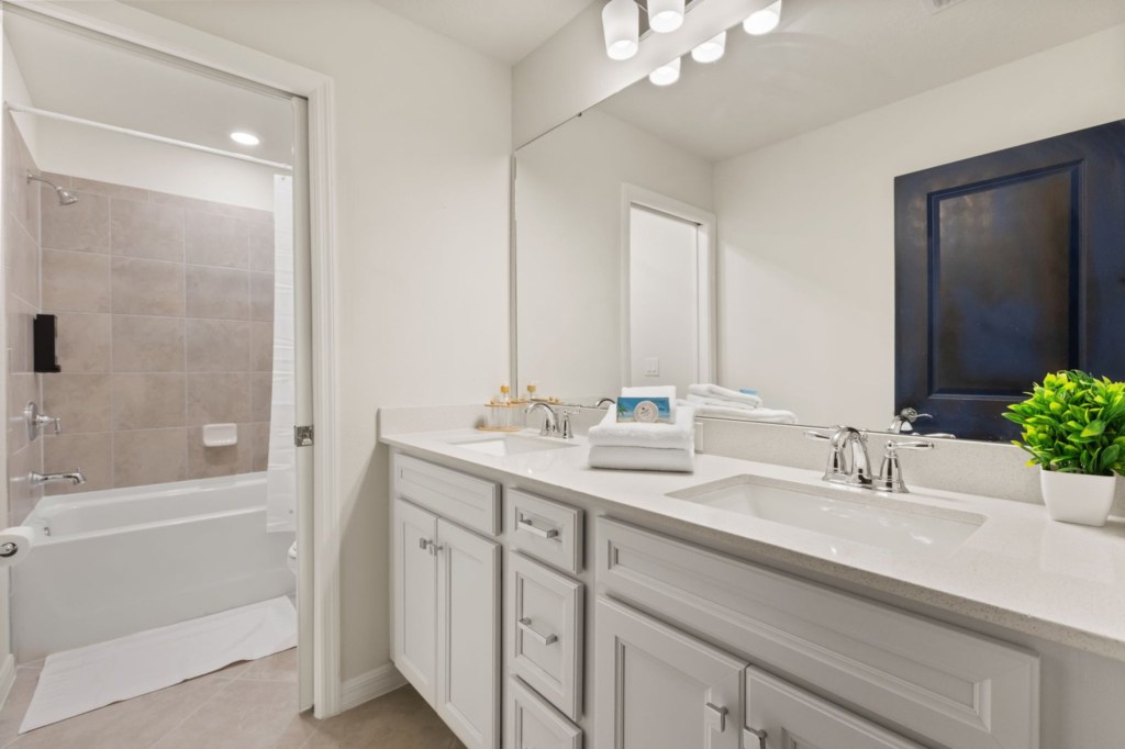Bathroom — 1012 Breezy Palms Way, photo 67 of 110