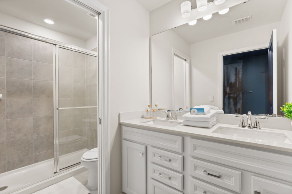 Bathroom — 1012 Breezy Palms Way, photo 68 of 110