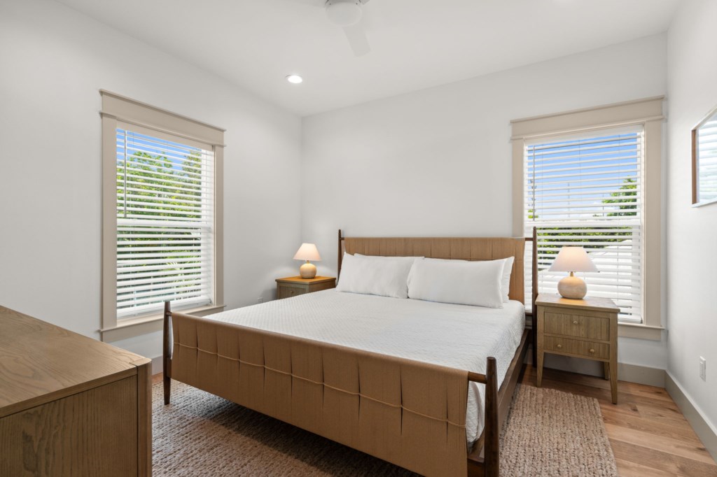 King Bedroom With Private Bathroom On 2nd Floor