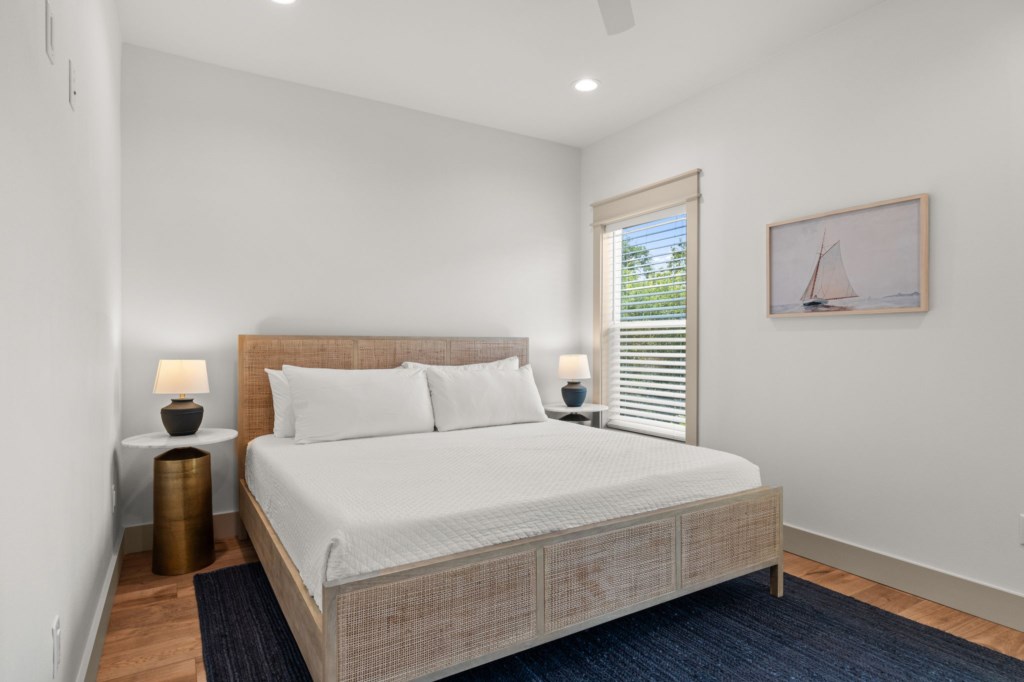 King Bedroom With Private Bathroom On 2nd Floor
