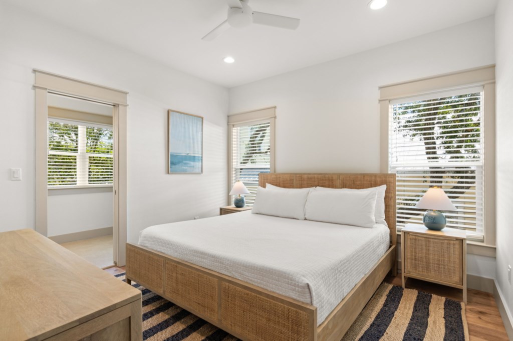 King Bedroom With Private Bathroom On 2nd Floor