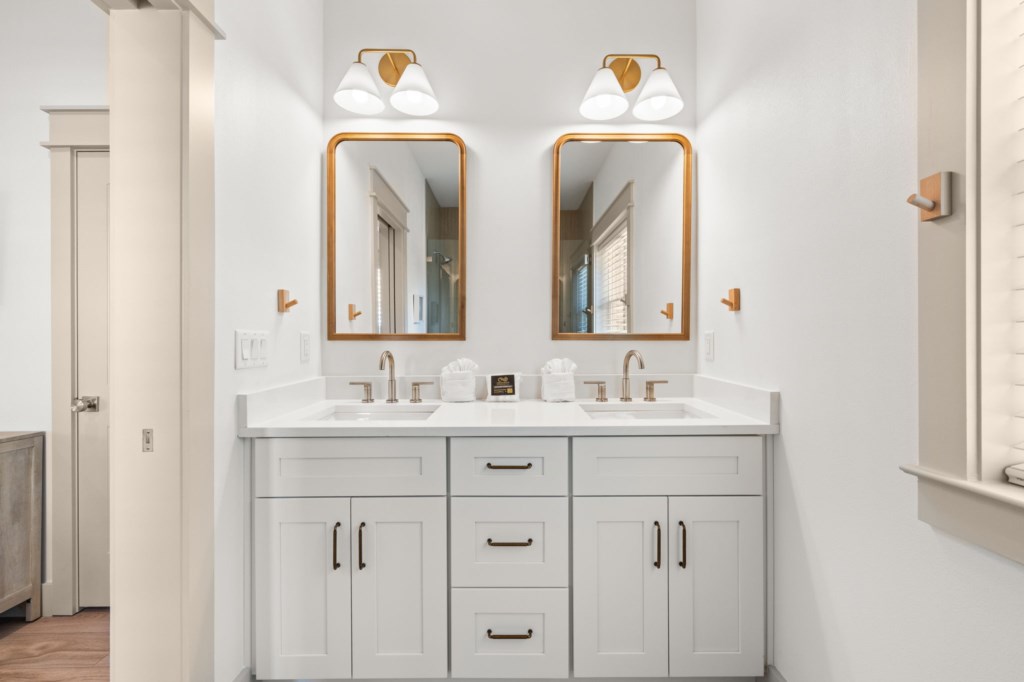 Private King Bathroom On 2nd Floor