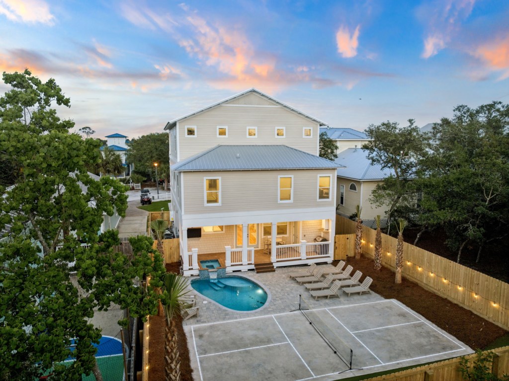 Spacious Backyard With Private Pool, Spa, and Pickeball Court