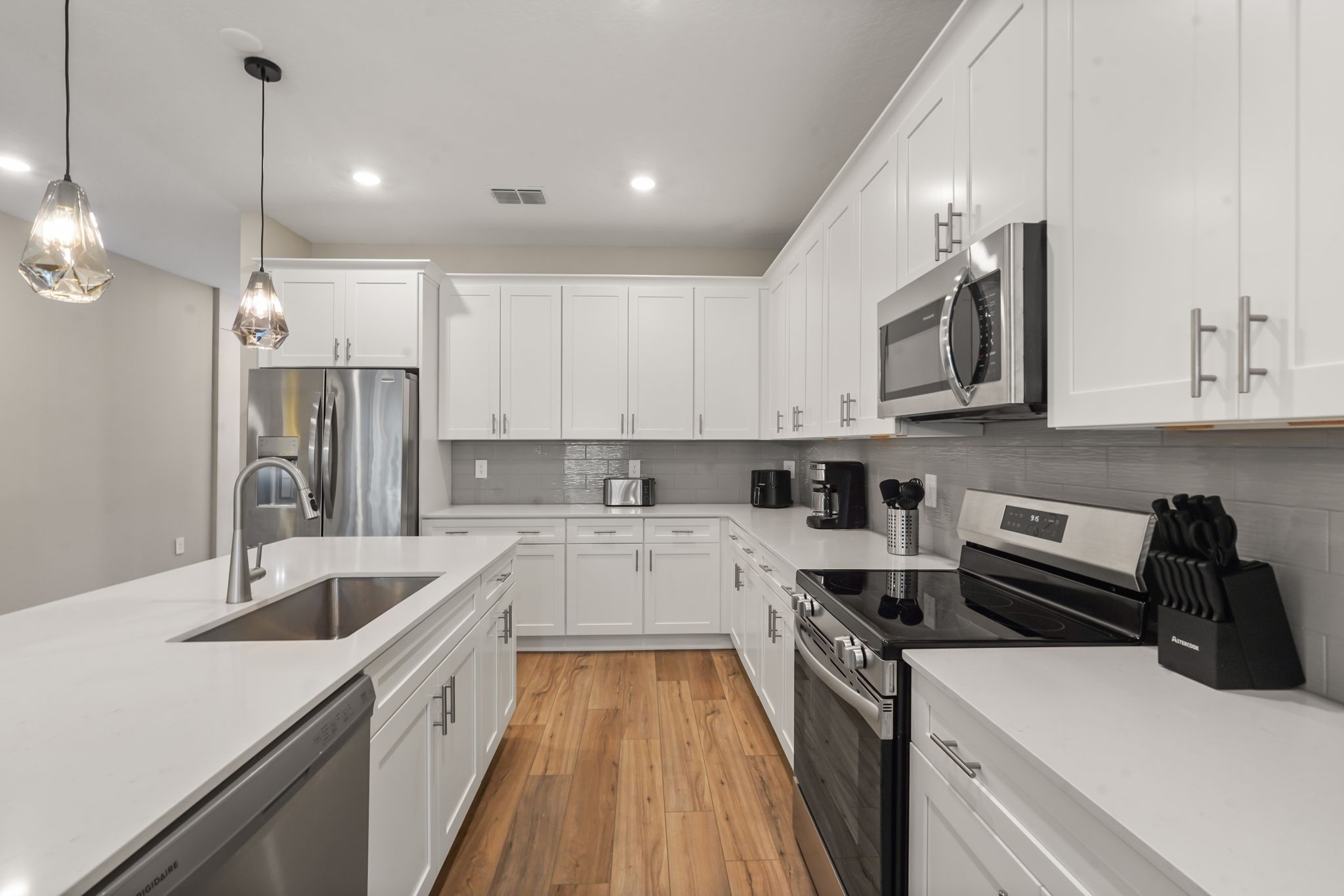 Kitchen — 7855 Poplin Street, photo 11 of 49