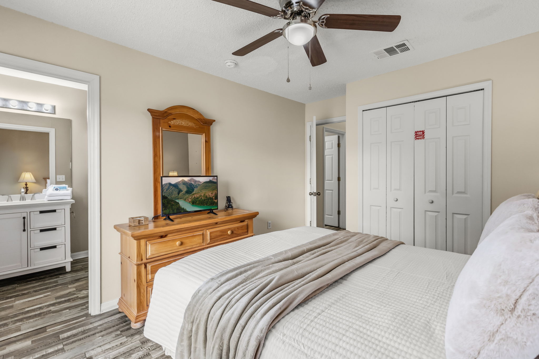 3 bedroom vacation townhouse at Emerald Island Resort - Image 14