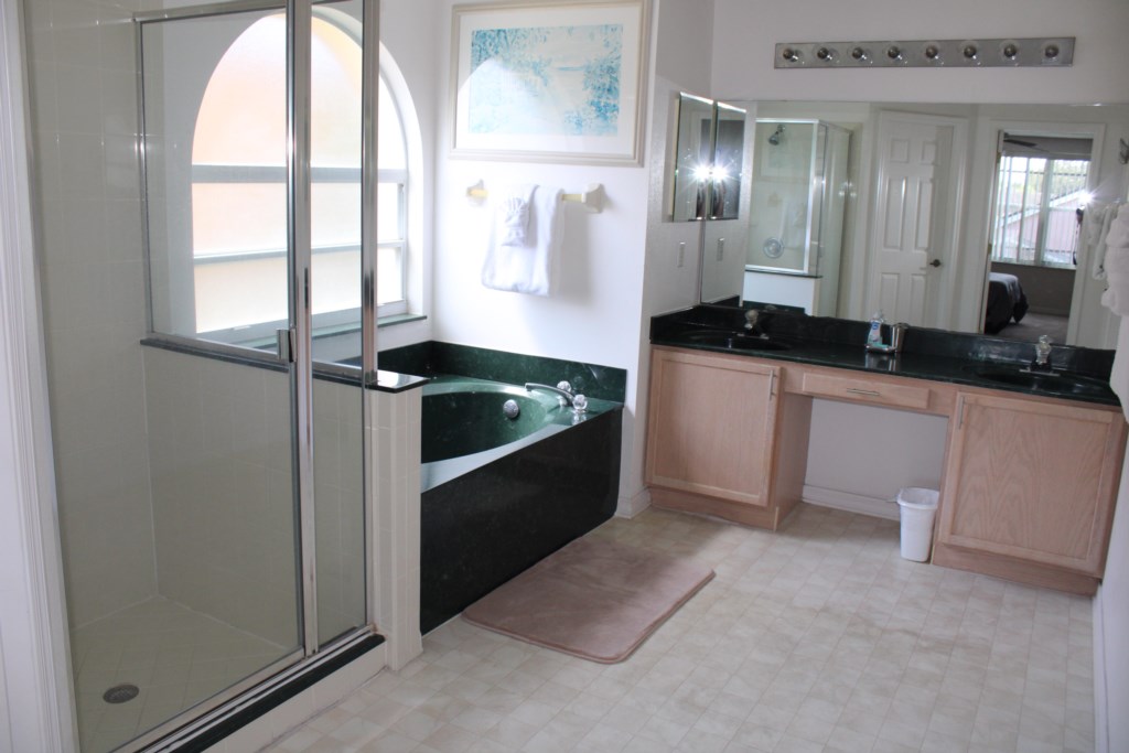 MasterEn-suiteBathroom