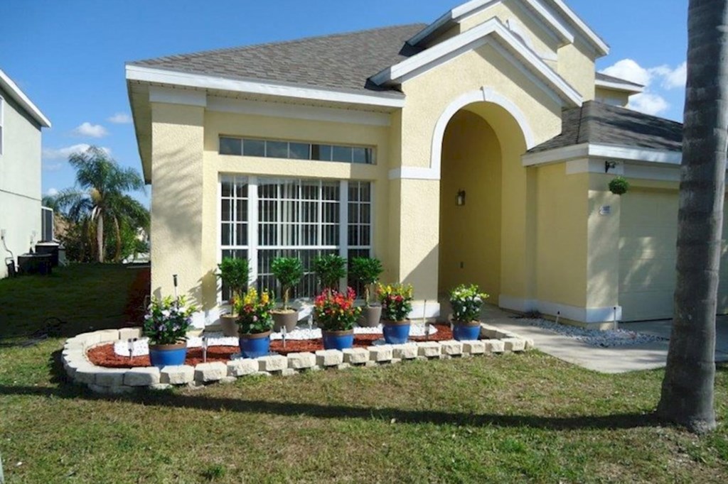 pool home with elegant outdoor living, deck and private swimming pool. Bright, open-concept interior 
