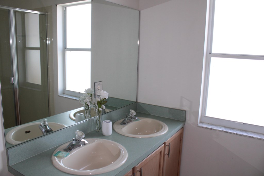 dualVanity2nden-suitebathroom