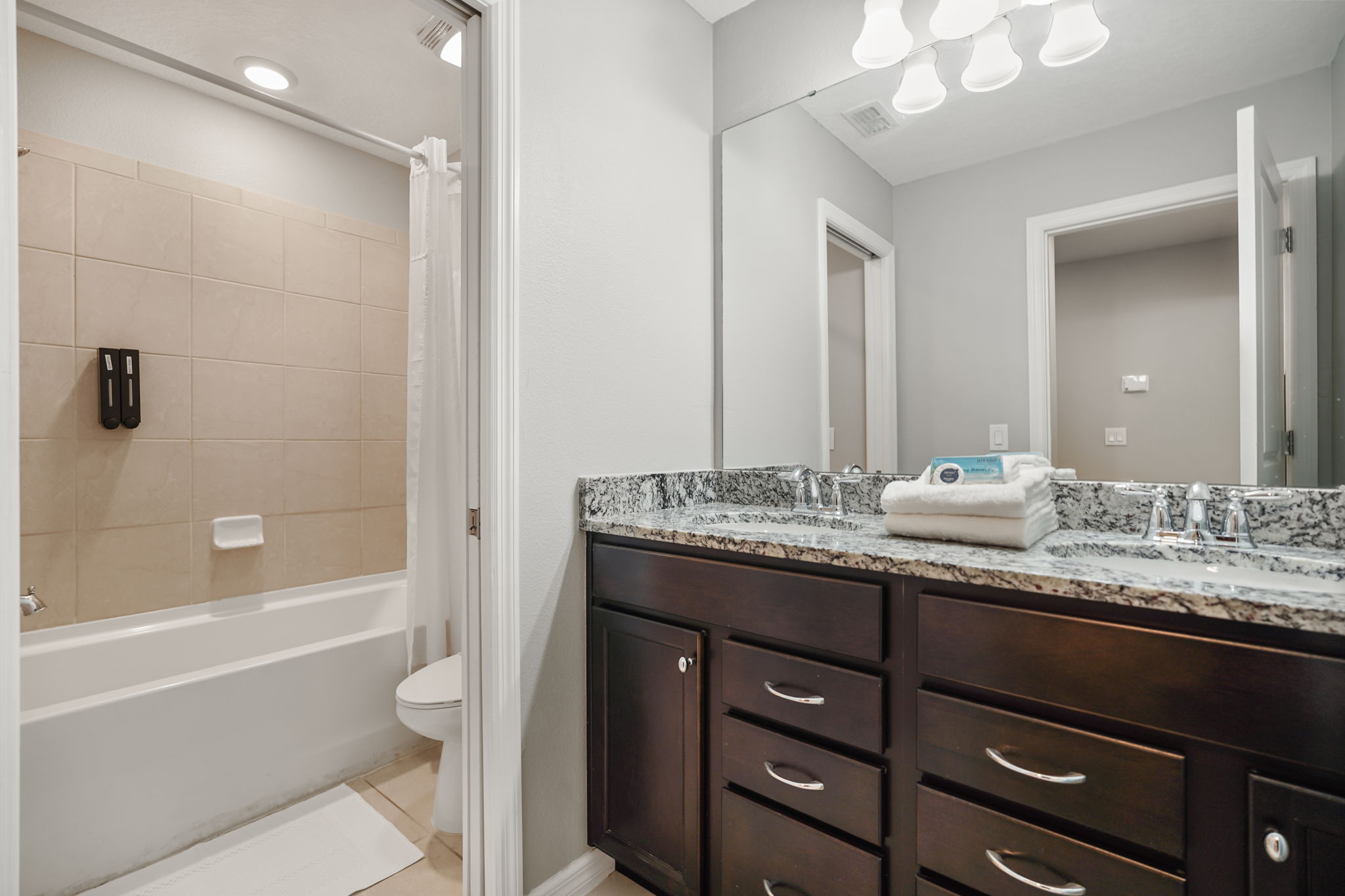 6 bedroom vacation house at Windsor Island Resort - Image 46