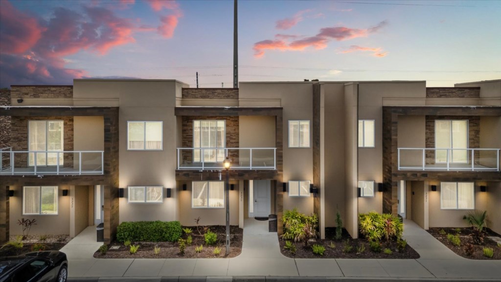4 bedroom vacation townhouse at Magic Village Yards - Image 1