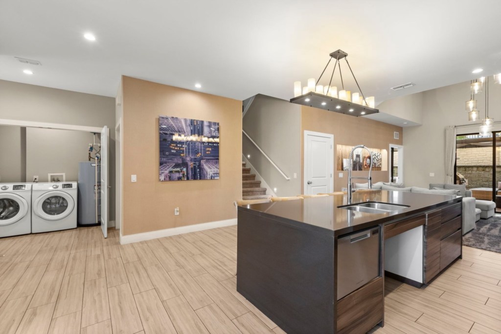 Kitchen — 7551 Brooklyn Drive, photo 12 of 71