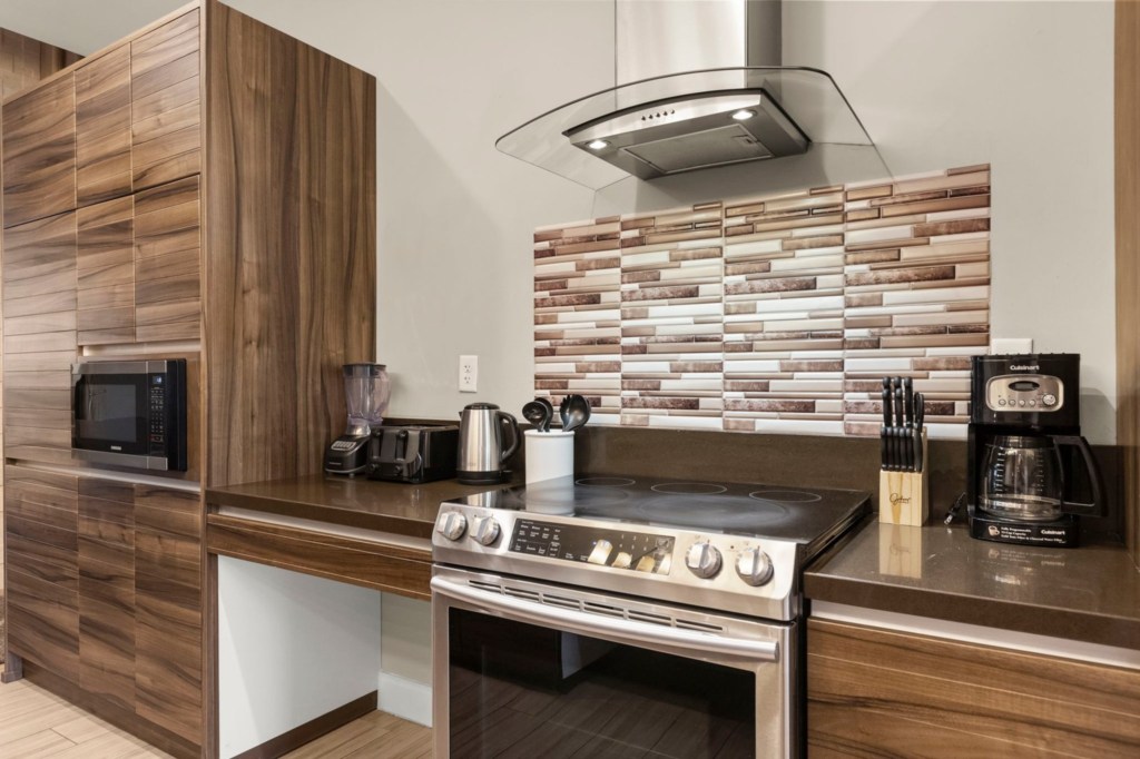Kitchen — 7551 Brooklyn Drive, photo 13 of 71