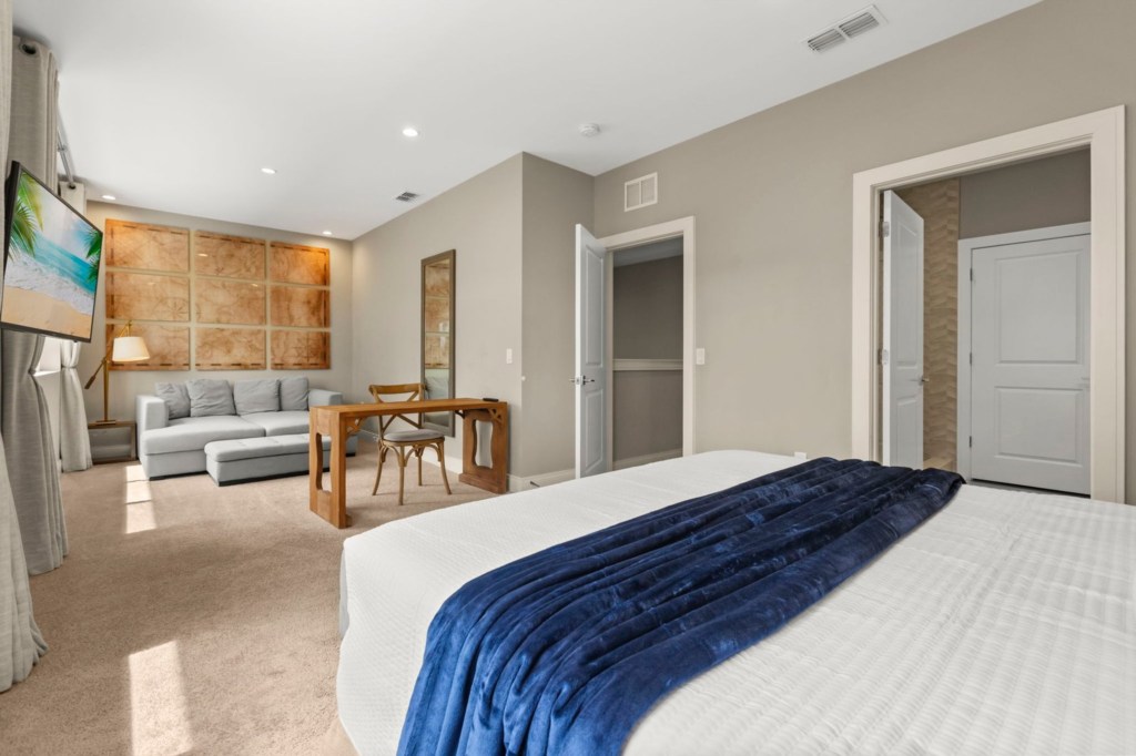 Bedroom with work space — 7551 Brooklyn Drive, photo 17 of 71