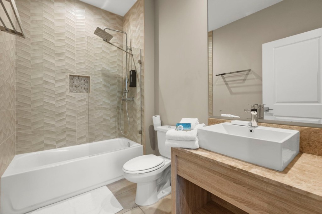 Bathroom — 7551 Brooklyn Drive, photo 34 of 71