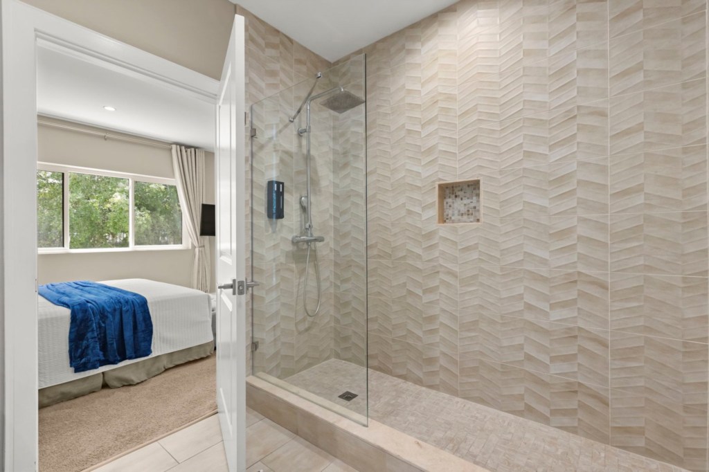 Bathroom — 7551 Brooklyn Drive, photo 35 of 71