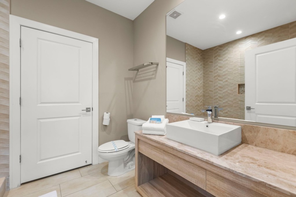 Bathroom — 7551 Brooklyn Drive, photo 36 of 71