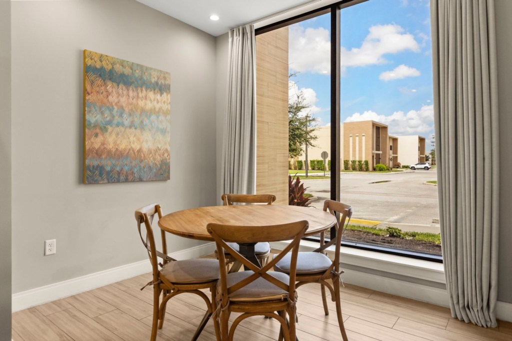 Dining area — 7551 Brooklyn Drive, photo 6 of 71