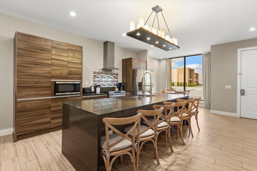 Kitchen — 7551 Brooklyn Drive, photo 8 of 71