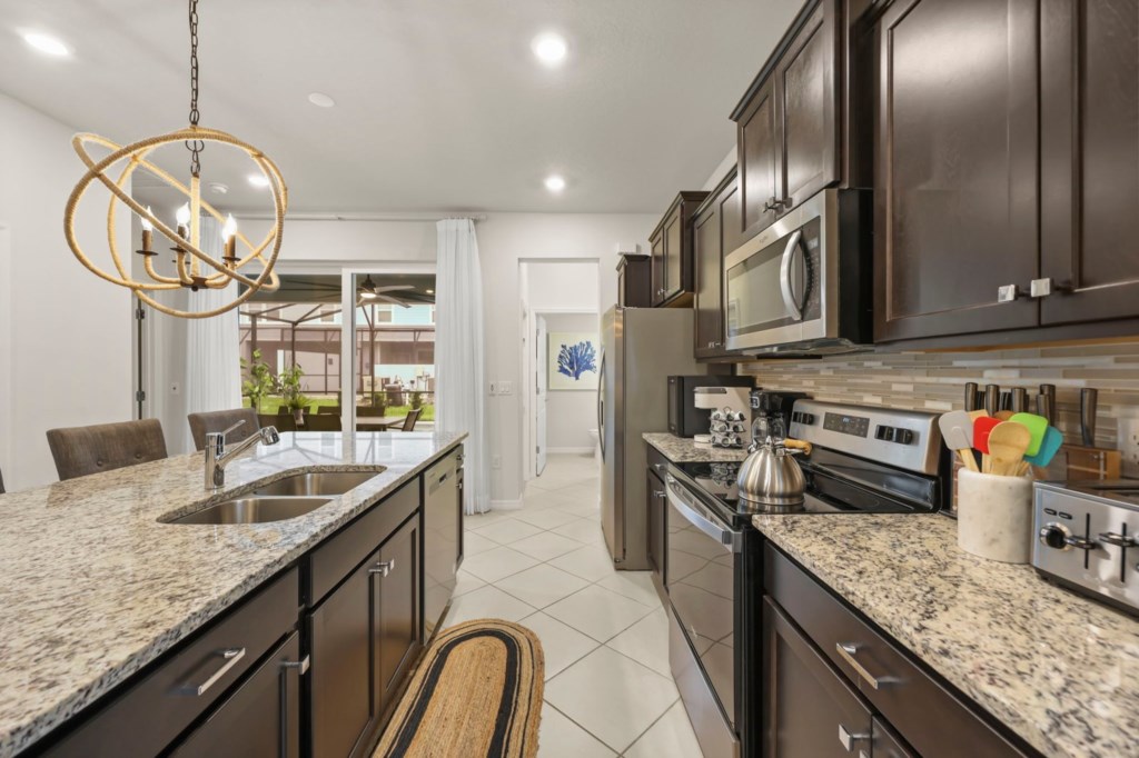 Kitchen — 1273 Emerald Row Street, photo 11 of 83