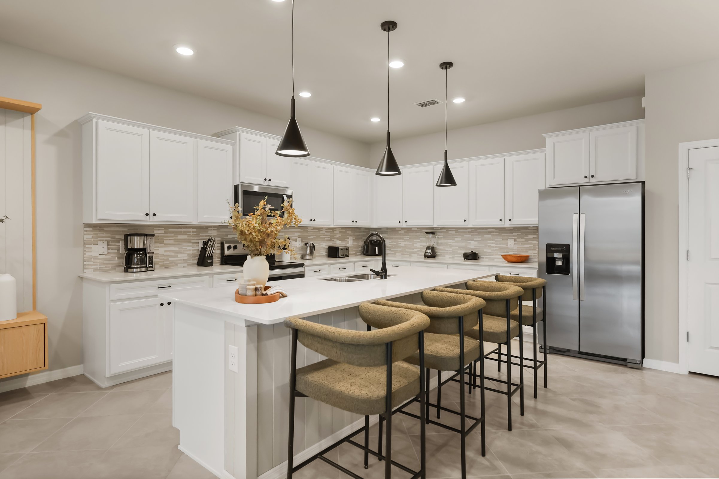 Kitchen — 16030 Coastal Cove Lane, photo 9 of 114