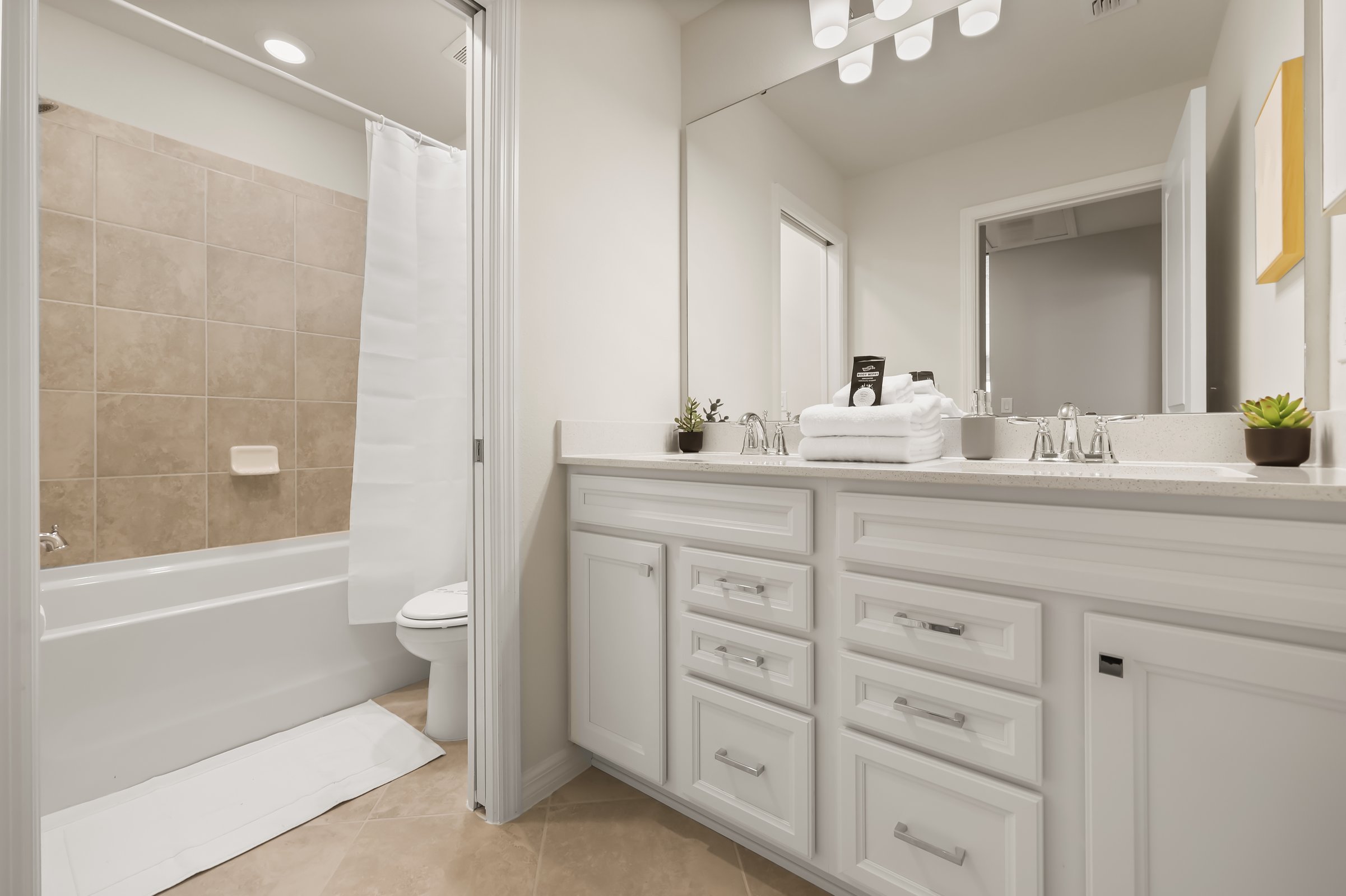 Bathroom — 16030 Coastal Cove Lane, photo 62 of 114