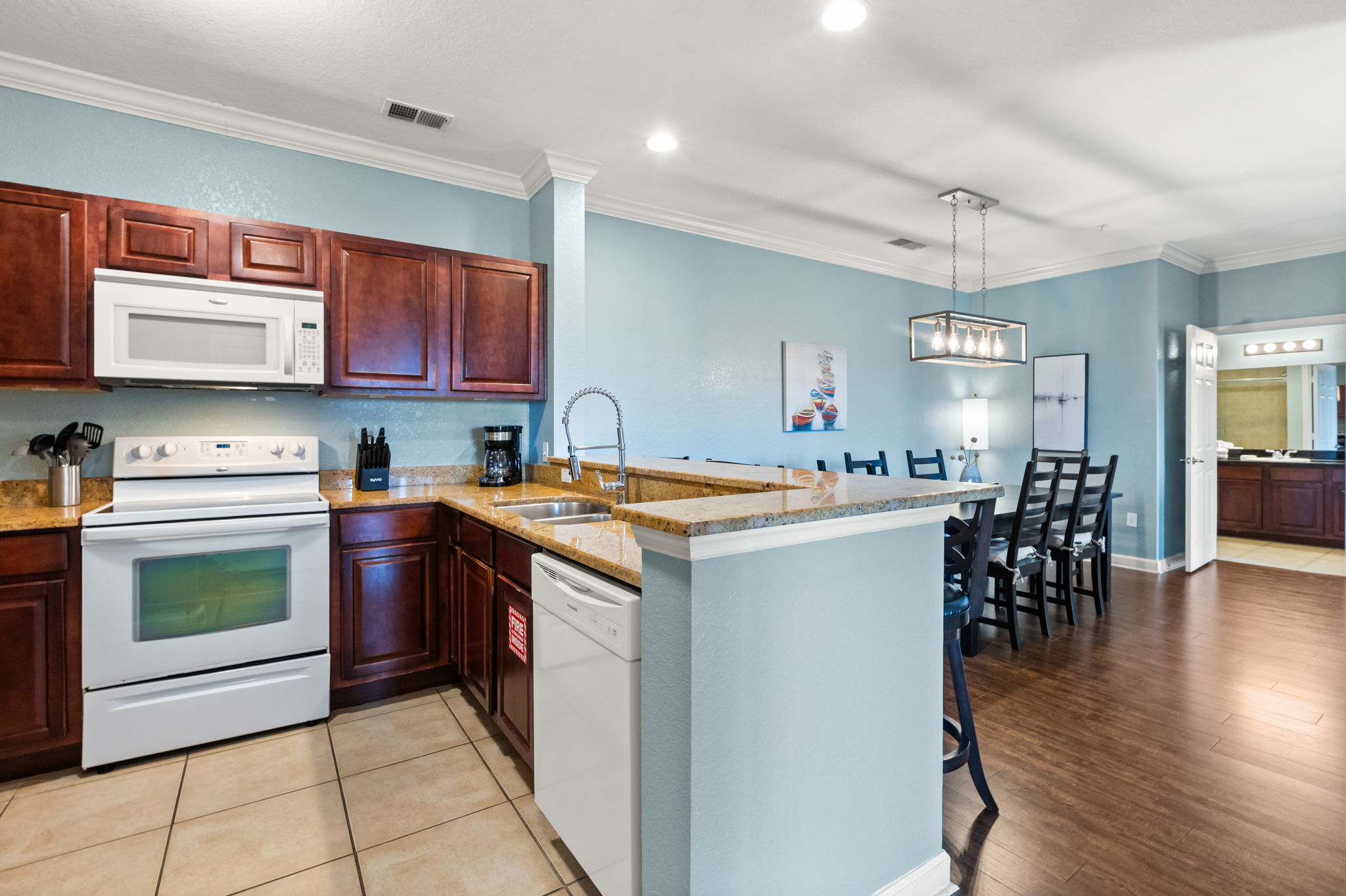 2 bedroom vacation apartment at Tuscana Resort - Image 11