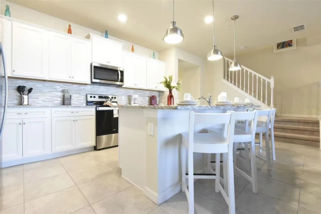 5 bedroom vacation townhouse at Windsor Island Resort - Image 4