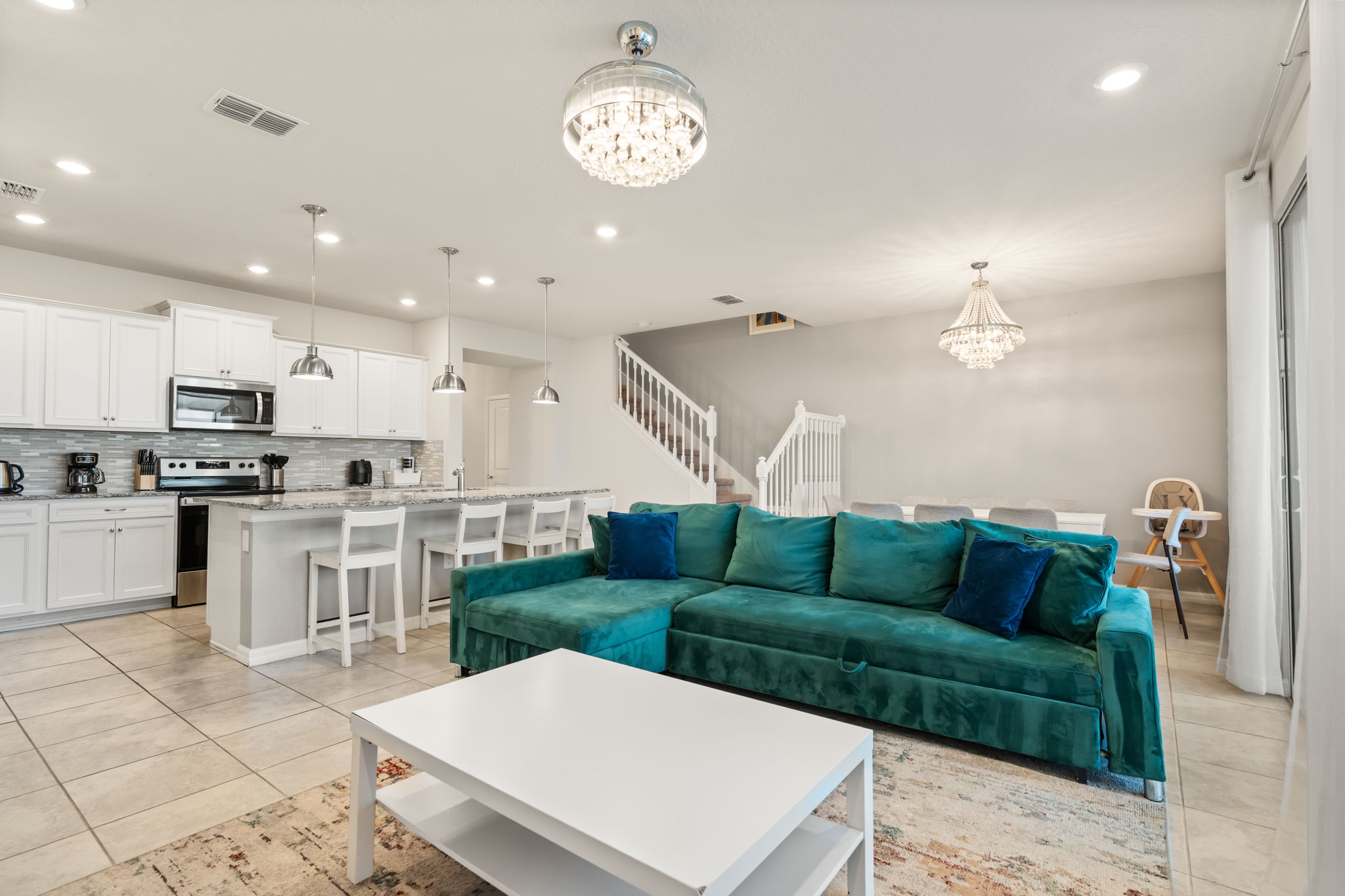 Living area — 3745 Pacific Lane, photo 2 of 83