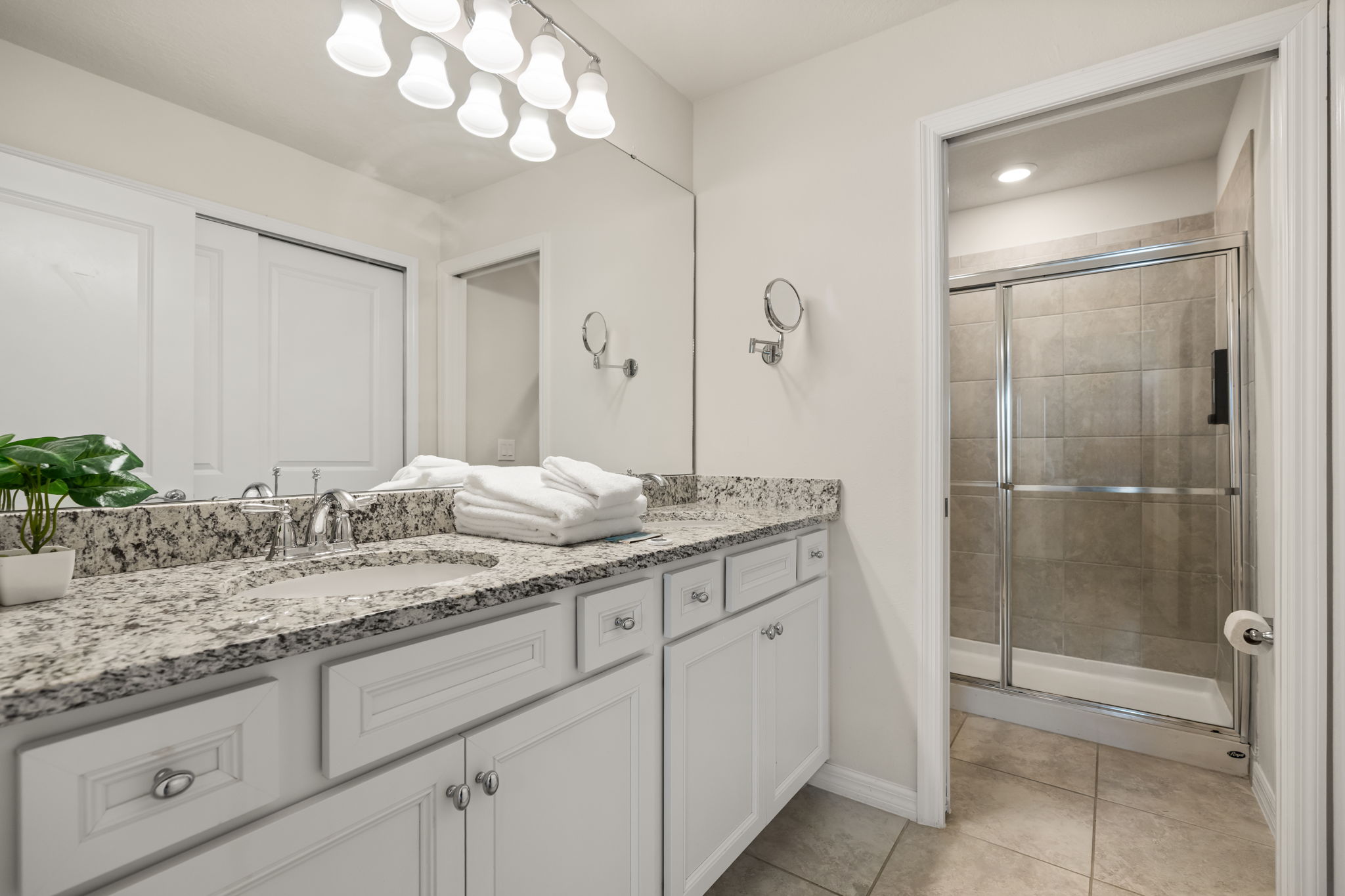 Bathroom — 3745 Pacific Lane, photo 38 of 83