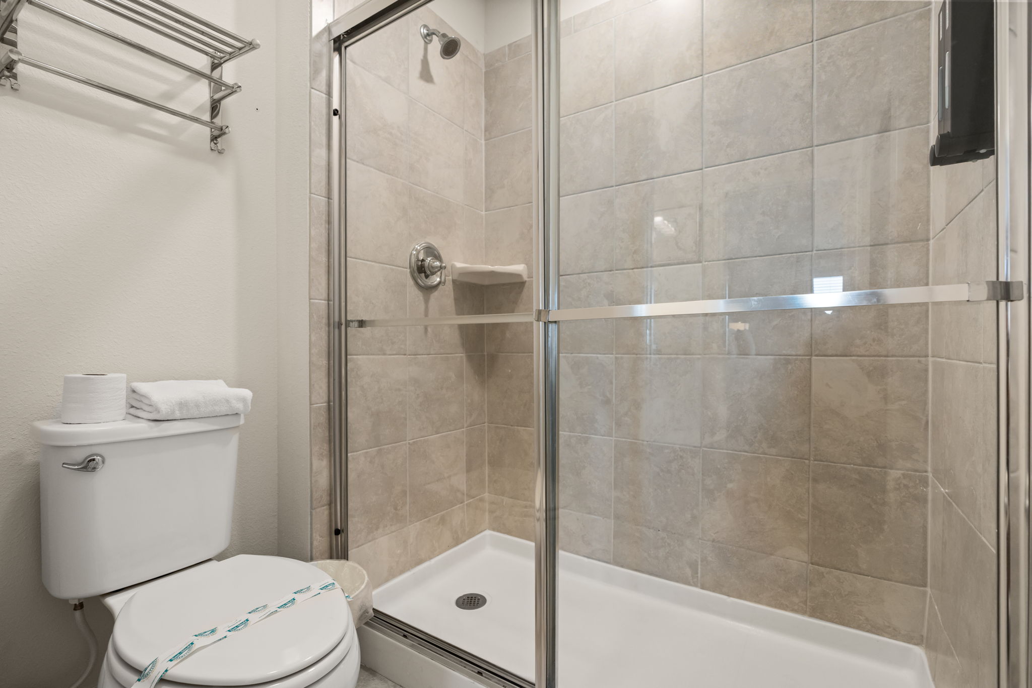Bathroom — 3745 Pacific Lane, photo 39 of 83